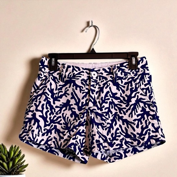 Lilly Pulitzer The Callahan Short. Size 00. Navy & White. Reef Cotton Chino - Picture 2 of 11